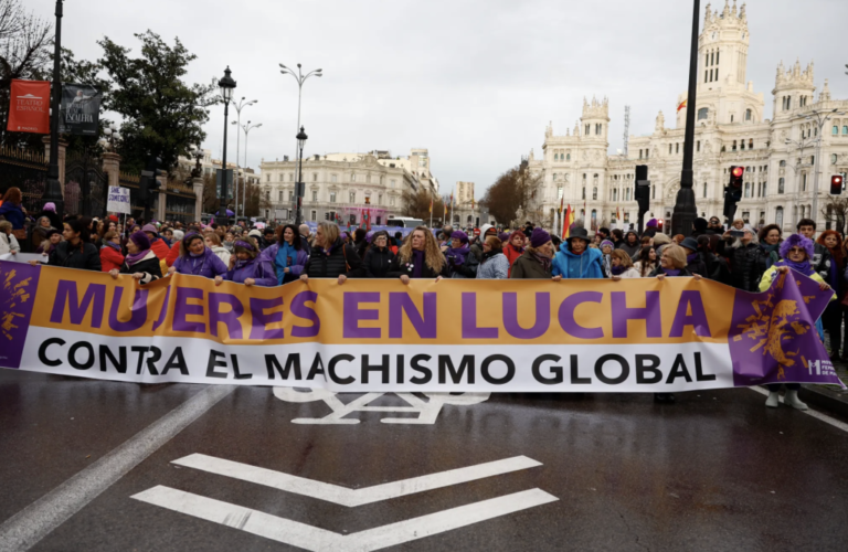 En España conmemoran Día Internacional de la Mujer bajo lluvia